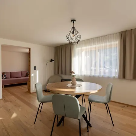 Stilvoll Sanierte Altbau-wohnung, Kehlegg