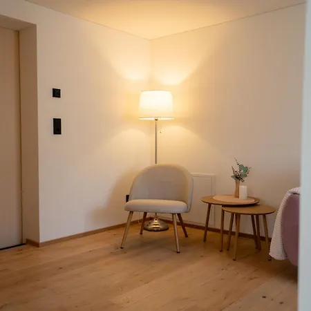 Stilvoll Sanierte Altbau-wohnung, Kehlegg *
