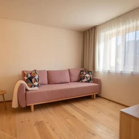 Stilvoll Sanierte Altbau-wohnung, Kehlegg *