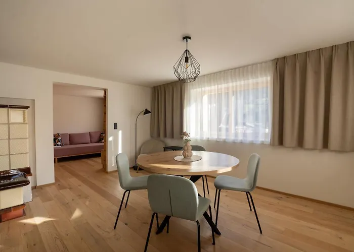 Stilvoll Sanierte Altbau-wohnung, Kehlegg