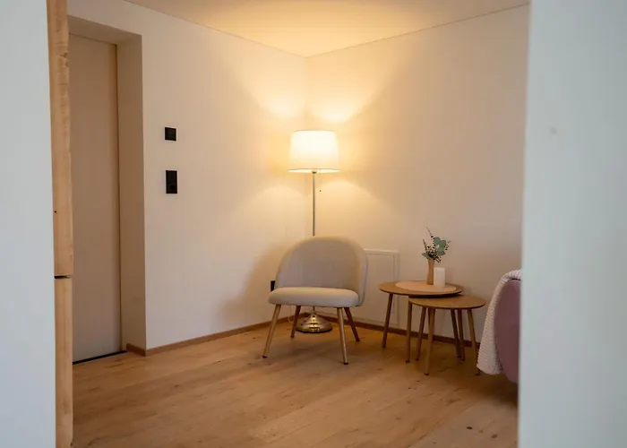 Stilvoll Sanierte Altbau-wohnung, Kehlegg *