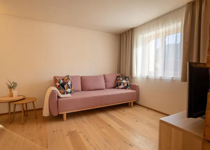 Stilvoll Sanierte Altbau-wohnung, Kehlegg *